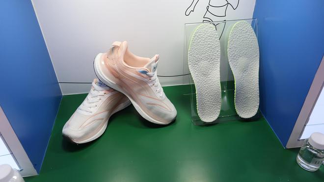 九游娱乐平台：再“聚”首共“酯”未来——利安隆2024PUChina圆满收官(图5)