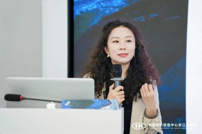 九游娱乐平台：以趋势引领时尚202425秋冬中国纺织面料流行趋势时尚沙龙启迪产品开发新思维(图7)