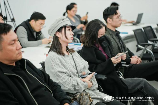 九游娱乐平台：以趋势引领时尚202425秋冬中国纺织面料流行趋势时尚沙龙启迪产品开发新思维(图12)