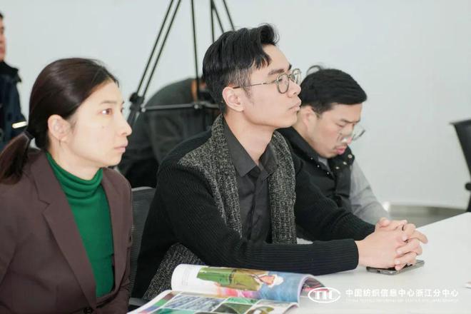 九游娱乐平台：以趋势引领时尚202425秋冬中国纺织面料流行趋势时尚沙龙启迪产品开发新思维(图13)