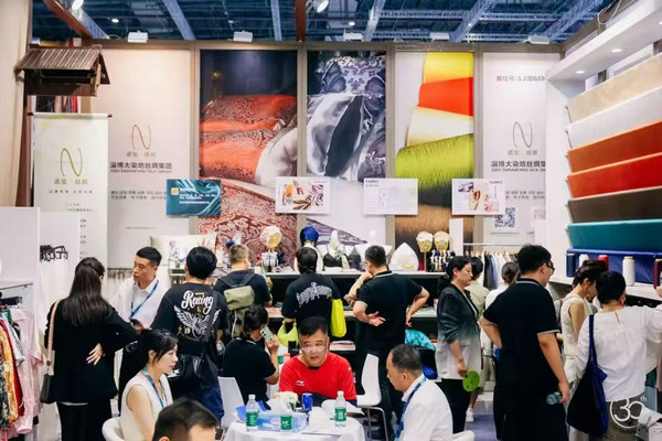 九游娱乐网站：2024intertextile秋冬面辅料展盛大启幕引领纺织新篇章(图3)