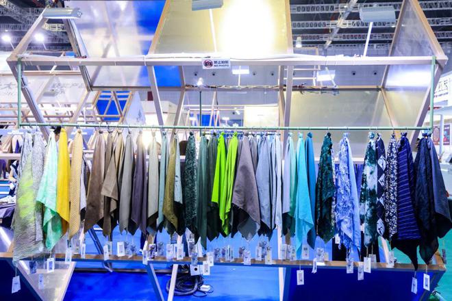 九游娱乐：用设计共绘产业梦想蓝图！2024中国国际面料设计大赛再谱新篇(图9)