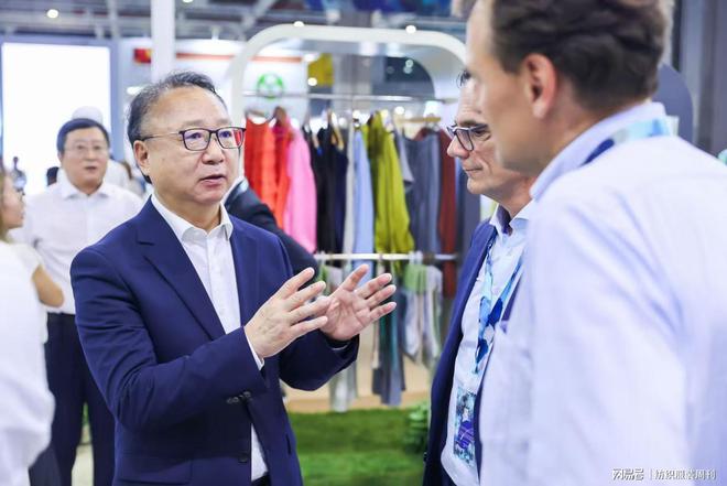 九游娱乐网站：自然携手未来链接美好生活兰精集团亮相2024intertextile秋冬面辅料展(图3)