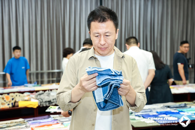 九游娱乐平台：焕新低碳设计推动绿色供给！2024第七届中国生态环保面料设计大赛于盛泽开评！(图8)