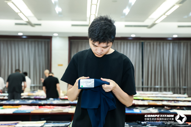 九游娱乐平台：焕新低碳设计推动绿色供给！2024第七届中国生态环保面料设计大赛于盛泽开评！(图15)