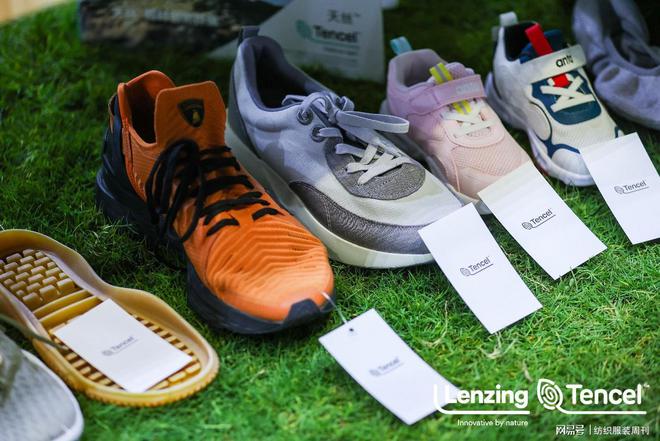 九游娱乐：绿风劲吹“碳”寻新路！兰精集团在2024intertextile秋冬面辅料展完美收官(图11)