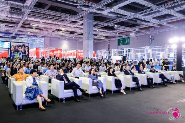 九游娱乐平台：2024中国国际面料设计大赛颁奖锦纶企业创新成果获殊荣(图2)