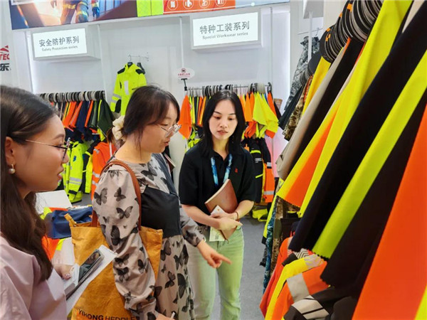 九游娱乐：功能绿色唱“主角”国风中式添“新意”长丝织物新品迭出(图3)