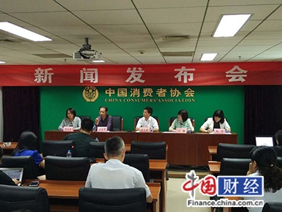 九游娱乐：中消协评测40款婴童服装：超4成绳带设计存安全隐患(图1)