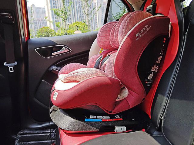 九游娱乐：新生宝宝专属座椅更科学德国Osann欧颂ROY安全座椅评测(图5)