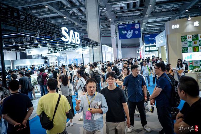 九游娱乐网站：环保、科技、时尚服装服饰展览会凸显中国服饰行业新基调(图1)