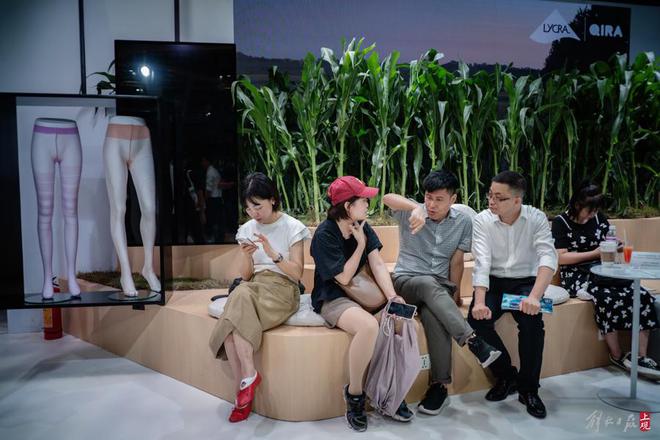 九游娱乐网站：环保、科技、时尚服装服饰展览会凸显中国服饰行业新基调(图10)