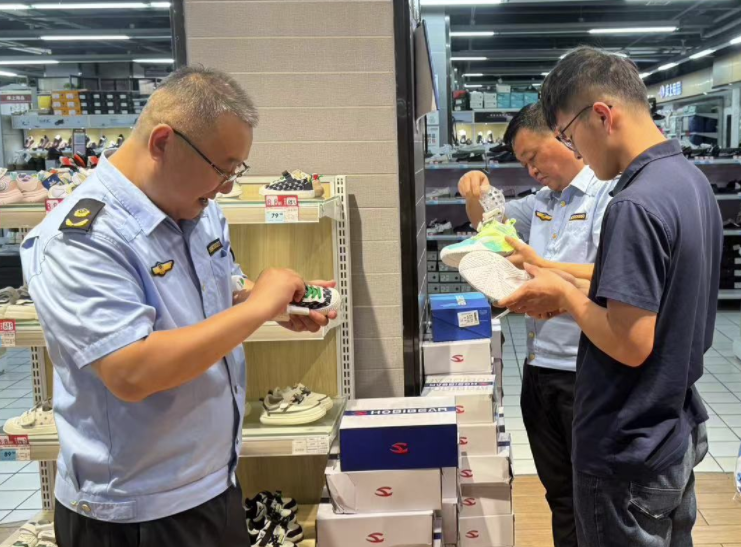 九游娱乐：湖南省津市市市场监管局开展“开学季”婴幼儿、儿童和学生用品安全守护行动(图1)