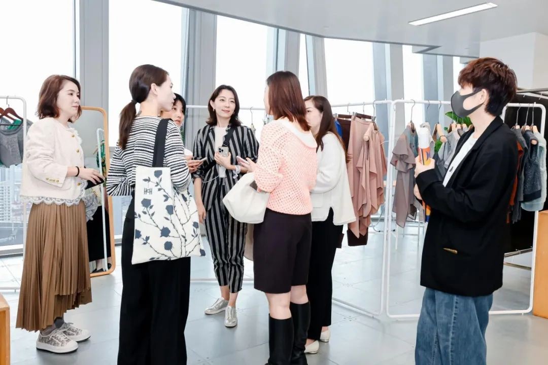 九游娱乐：长宁魅力在2024秋冬上海时装周上闪耀！(图4)