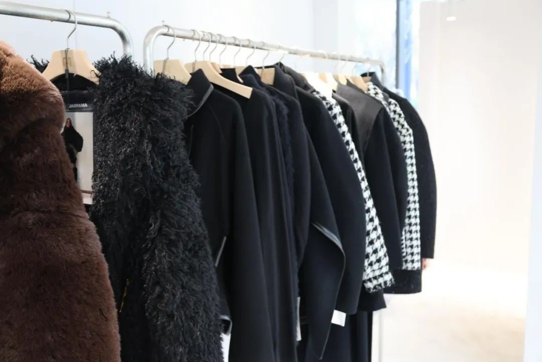 九游娱乐：长宁魅力在2024秋冬上海时装周上闪耀！(图11)