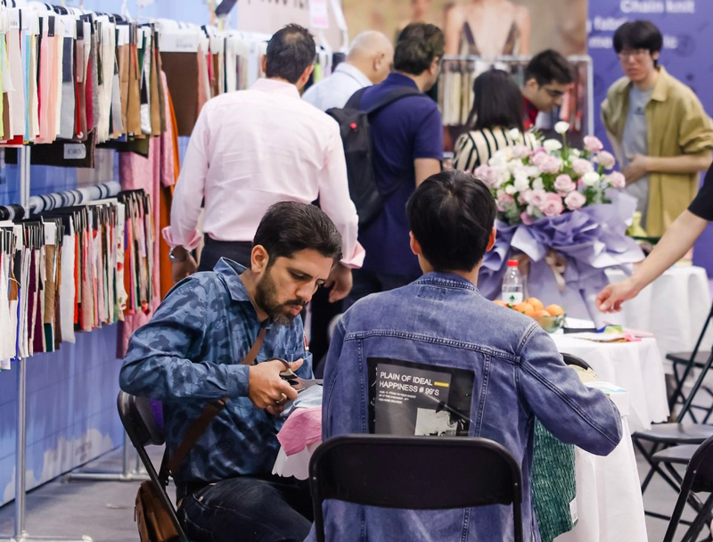 九游娱乐：2024中国绍兴柯桥春季国际纺博会启幕(图2)