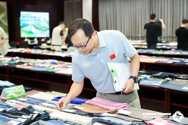 九游娱乐网站：绿色供给降碳减排2024第七届中国生态环保面料设计大赛于盛泽开评(图7)