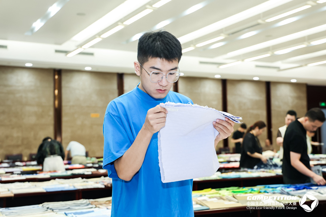 九游娱乐网站：绿色供给降碳减排2024第七届中国生态环保面料设计大赛于盛泽开评(图10)