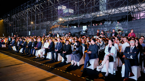 九游娱乐网站：2024中国生态环保面料设计大赛颁奖典礼闪耀苏州湾(图2)