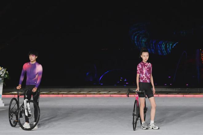 九游娱乐平台：2024苏州湾时尚趋势发布会产业实力与魅力的综合呈现(图2)