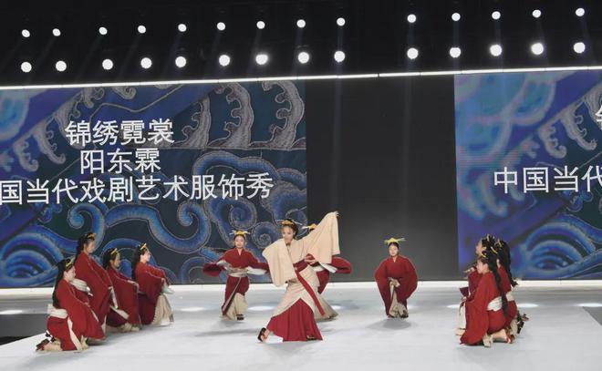 九游娱乐平台：2024苏州湾时尚趋势发布会产业实力与魅力的综合呈现(图3)