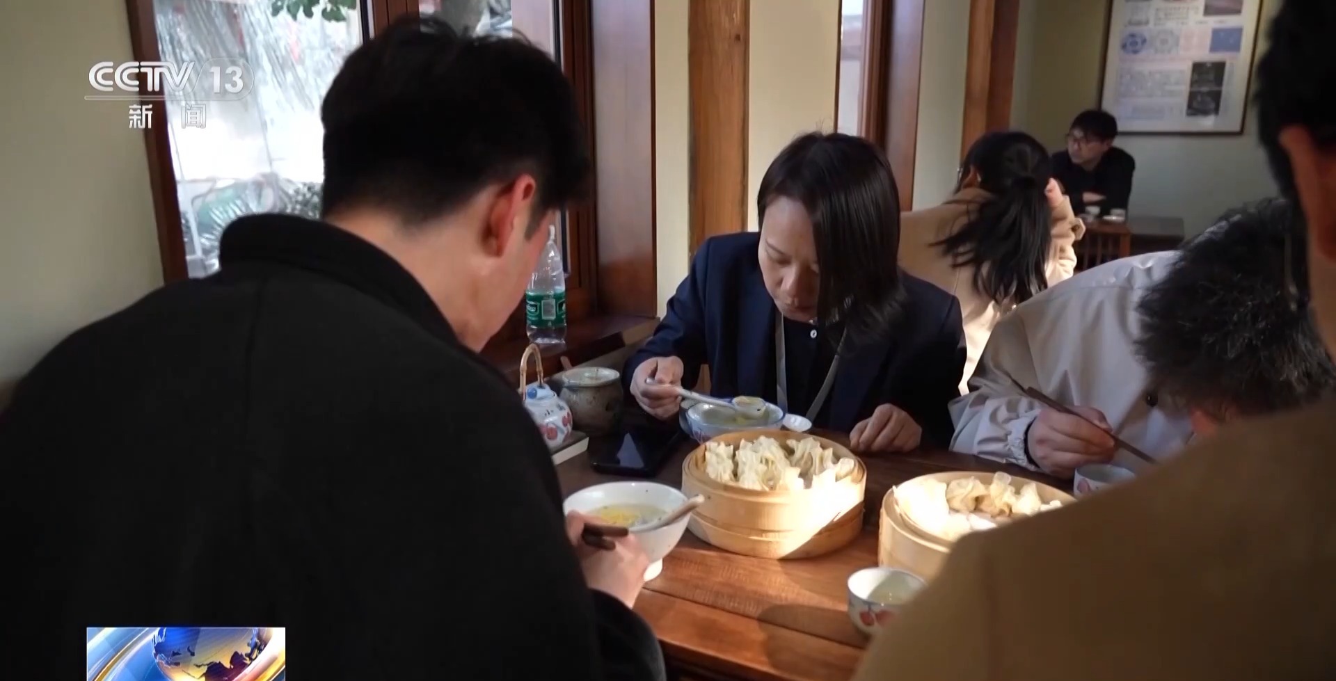 九游娱乐平台：发展新质生产力·一线观察丨“万物皆可织”！经纬之间如何纺织出环保底色(图9)