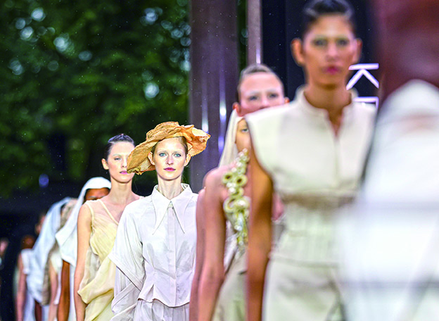 九游娱乐：“老”纺业向“新”而行“托在布上的城市”活力澎湃(图1)