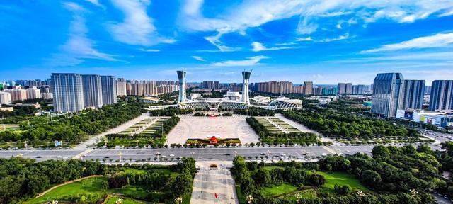 九游娱乐：潍坊举办企业家大会以一座城市的名义向企业家致敬(图2)