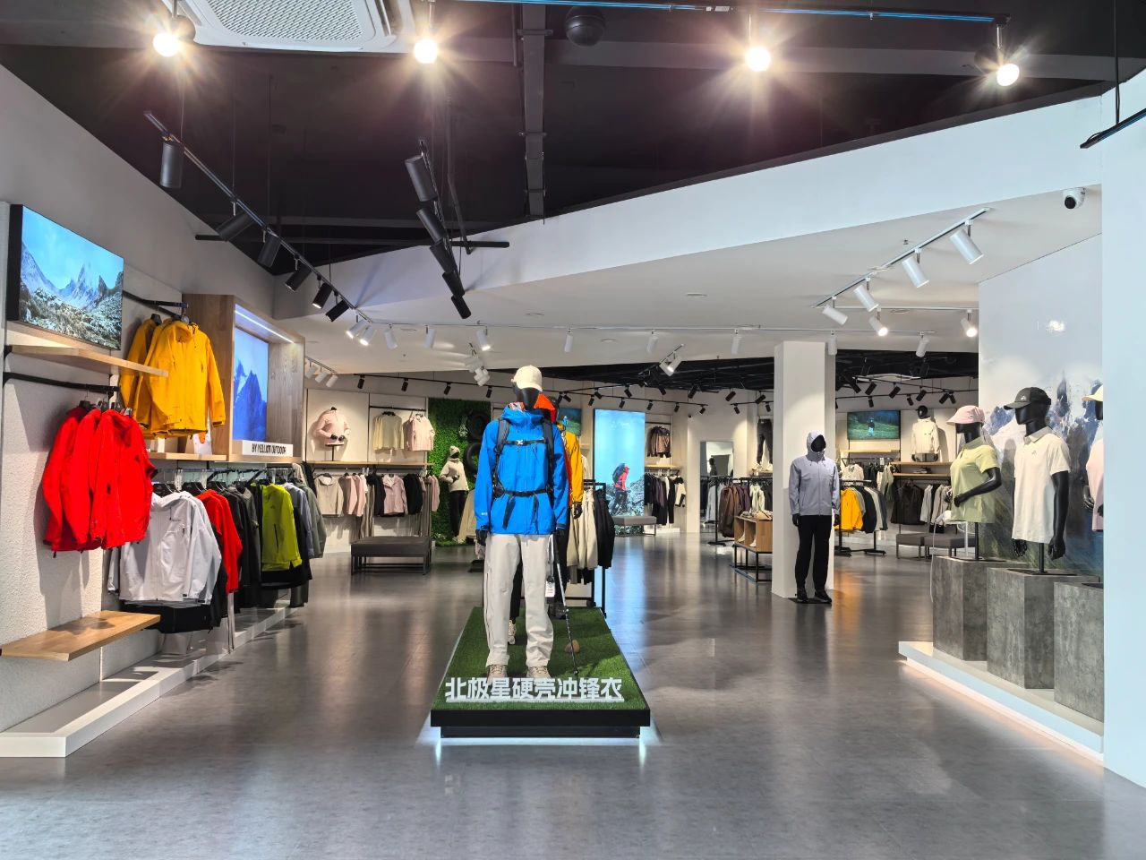 九游娱乐平台：利辛纺织业独秀跻身百亿级俱乐部(图1)