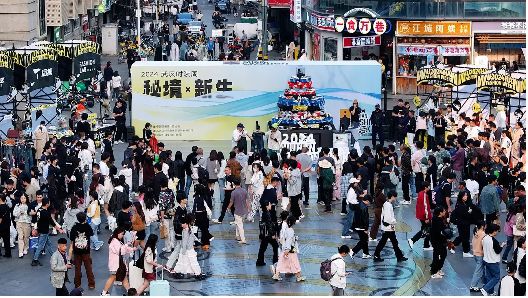 九游娱乐平台：秘境·新生2024武汉时装周将启程(图4)