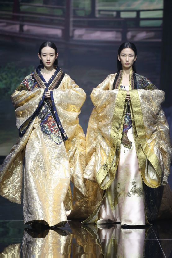 九游娱乐平台：秘境·新生2024武汉时装周将启程(图2)