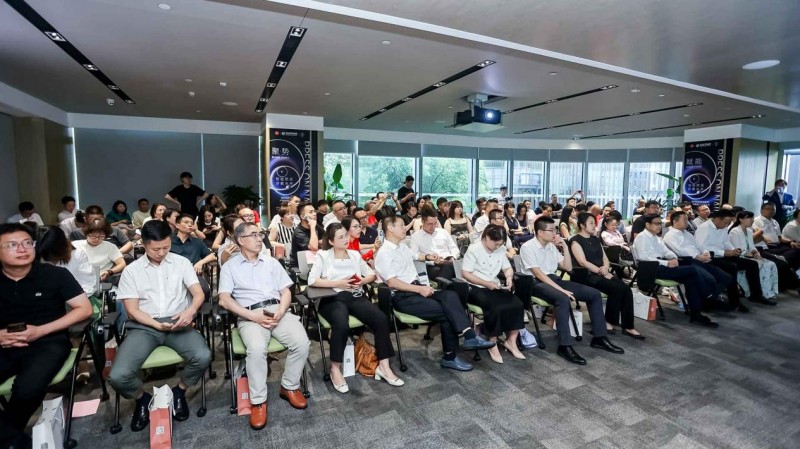 九游娱乐平台：聚力发展｜快时尚美妆穿戴甲产投融推介对接大会圆满举办(图1)