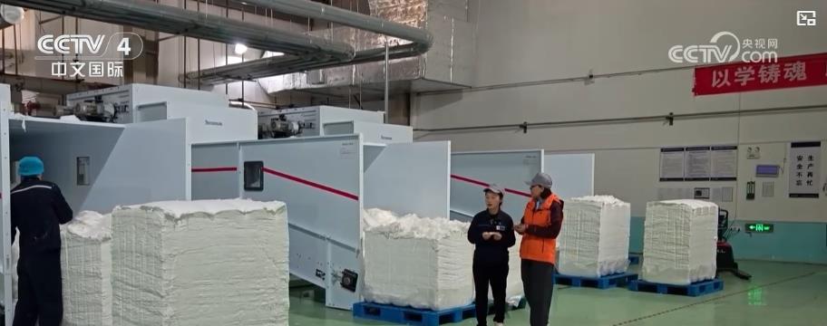 九游娱乐网站：从田间到车间一朵棉花“链”起金色产业(图1)