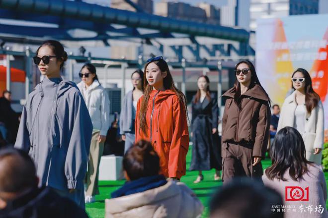 九游娱乐：总成交额超4000亿元！十大篇章解读2024年柯桥纺织高质量发展之路(图8)