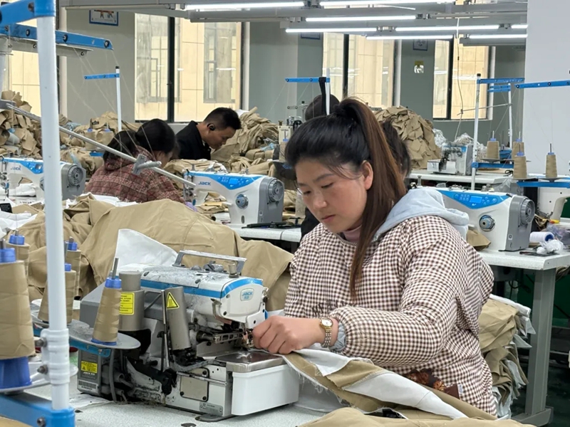 九游娱乐：碧江区：产业集聚齐开工提升经济产能附加值(图4)