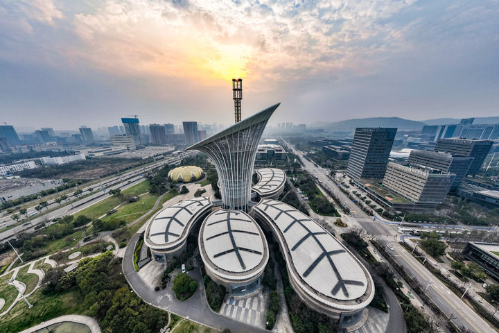 九游娱乐网站：推动新旧动能平稳接续转换——各地各部门深入践行“五个必须统筹”述评之三(图10)