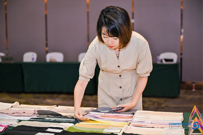 九游娱乐网站：挖掘优可丝莱赛尔纤维应用新方向！2024中国时尚面料设计大赛赛得利两大单项奖推动行业绿色发展(图4)