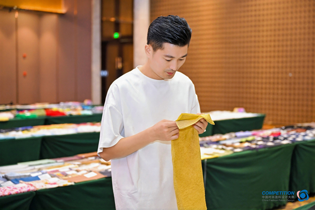 九游娱乐网站：挖掘优可丝莱赛尔纤维应用新方向！2024中国时尚面料设计大赛赛得利两大单项奖推动行业绿色发展(图6)