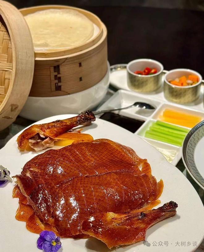 九游娱乐：一只十几元的烤鸭是美国无法翻越的高山(图1)