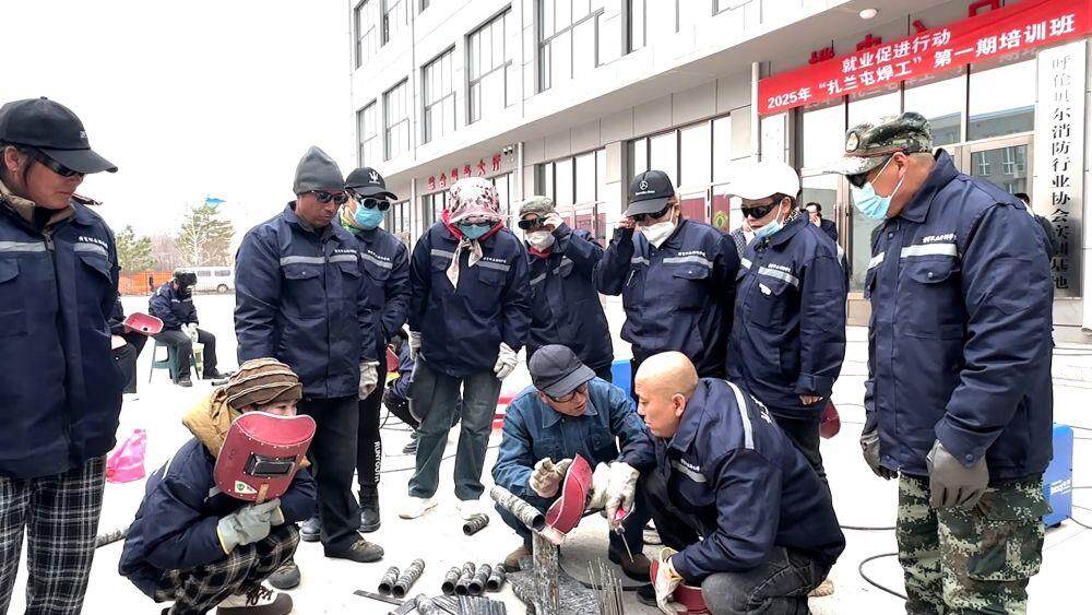 九游娱乐：新华视点｜多措并举打好稳就业“组合拳”(图6)