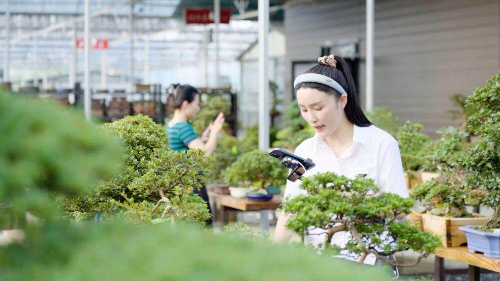 九游娱乐：新华视点｜多措并举打好稳就业“组合拳”(图9)