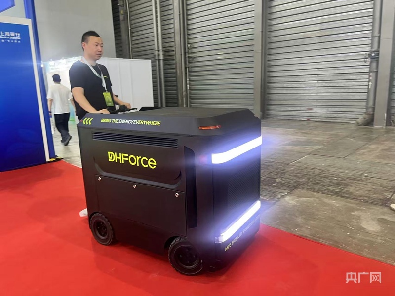 九游娱乐：技术创新织绿网场景落地生繁花——上海碳博会共赴零碳未来之约(图2)