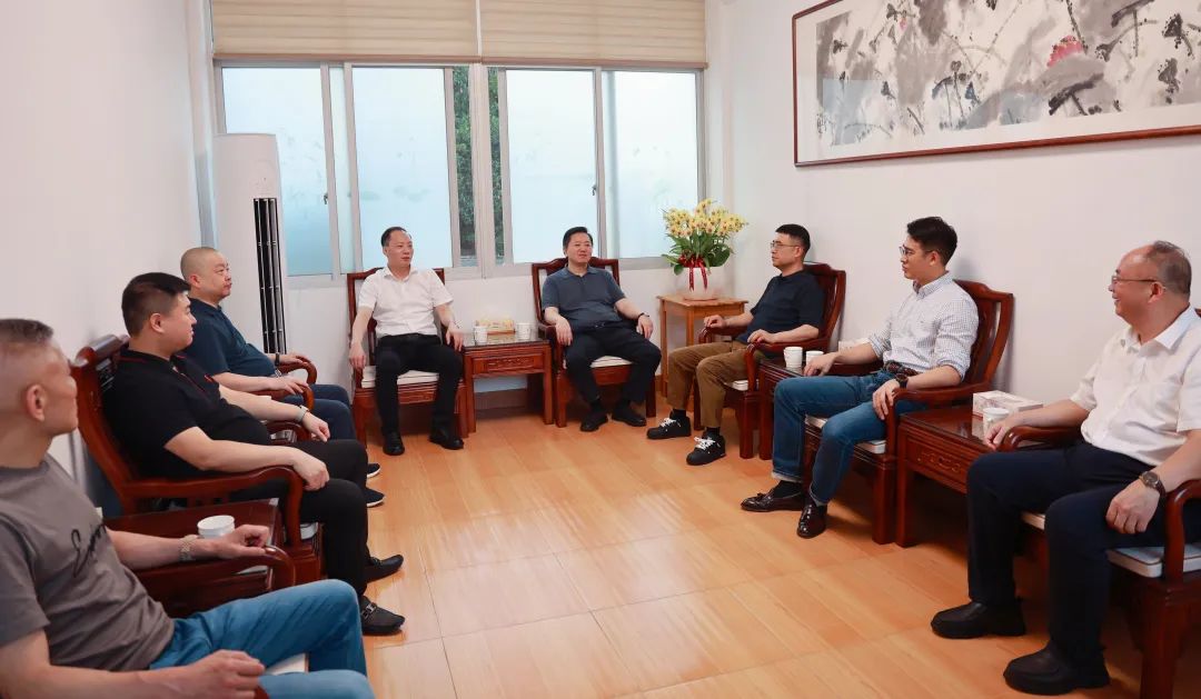 九游娱乐：华安县委书记会见重点客商(图1)