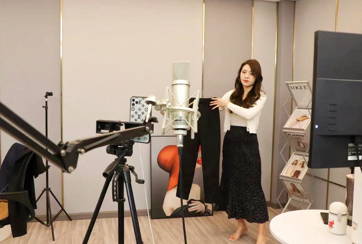 九游娱乐平台：科技赋能提升产品竞争力跨境电商平台出海掘金武汉都市圈服装产业协同创新发展(图1)