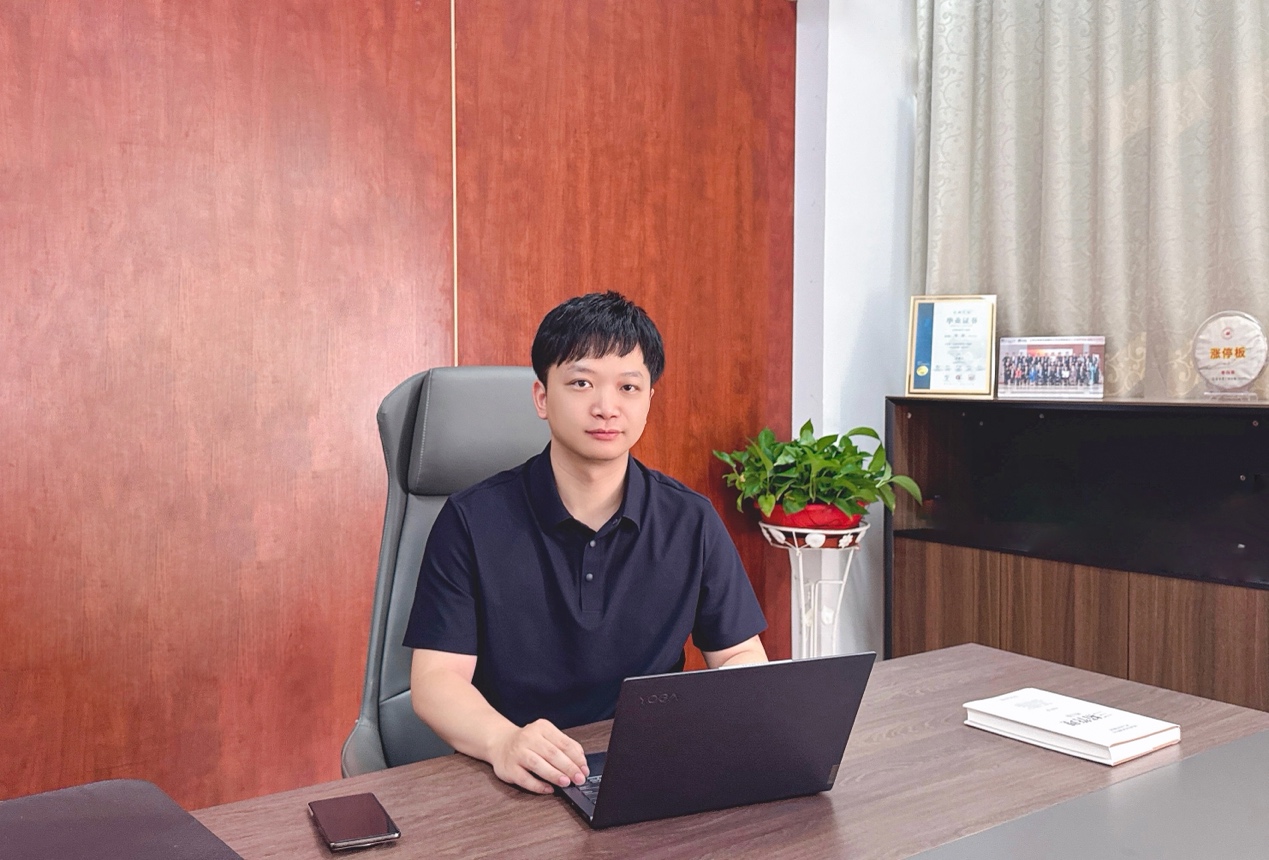 九游娱乐：华鼎股份董事郑扬：以产业整合逻辑入主华鼎深挖未来发展潜力引领锦纶新程(图1)