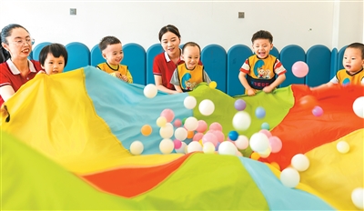 九游娱乐平台：婴幼儿发展与健康管理专业：大学要培养“带娃专家”了(图1)