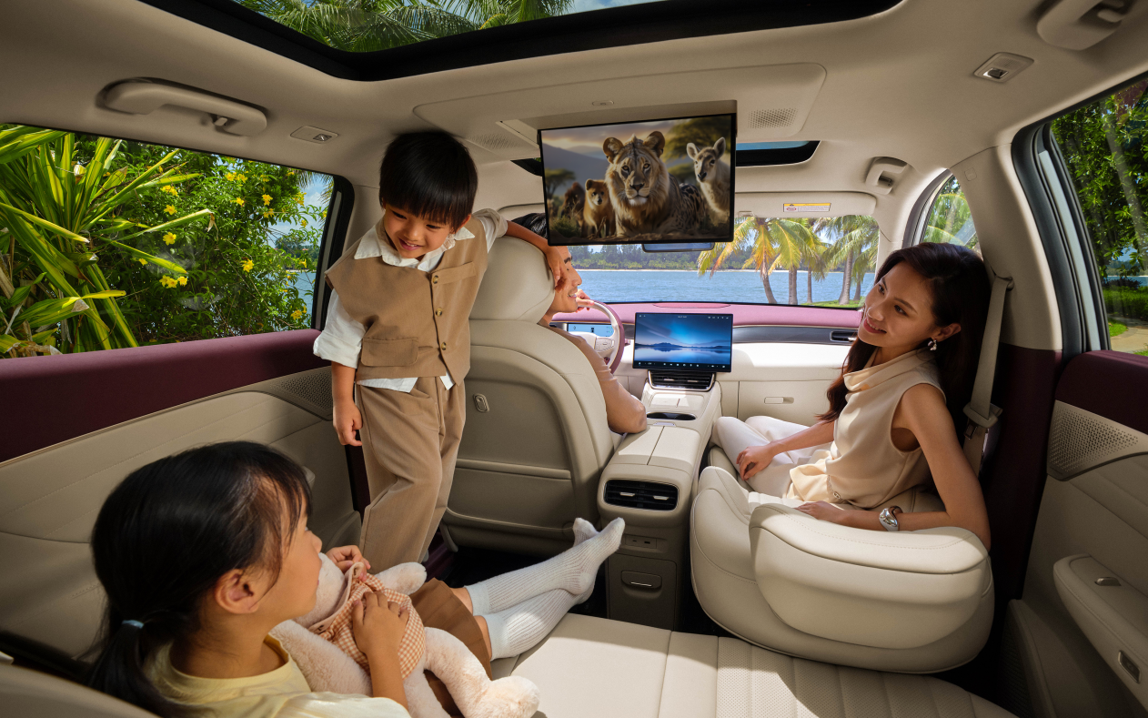 九游娱乐网站：东风新旗舰成都车展上市风神L8限时置换价1139万元起(图3)