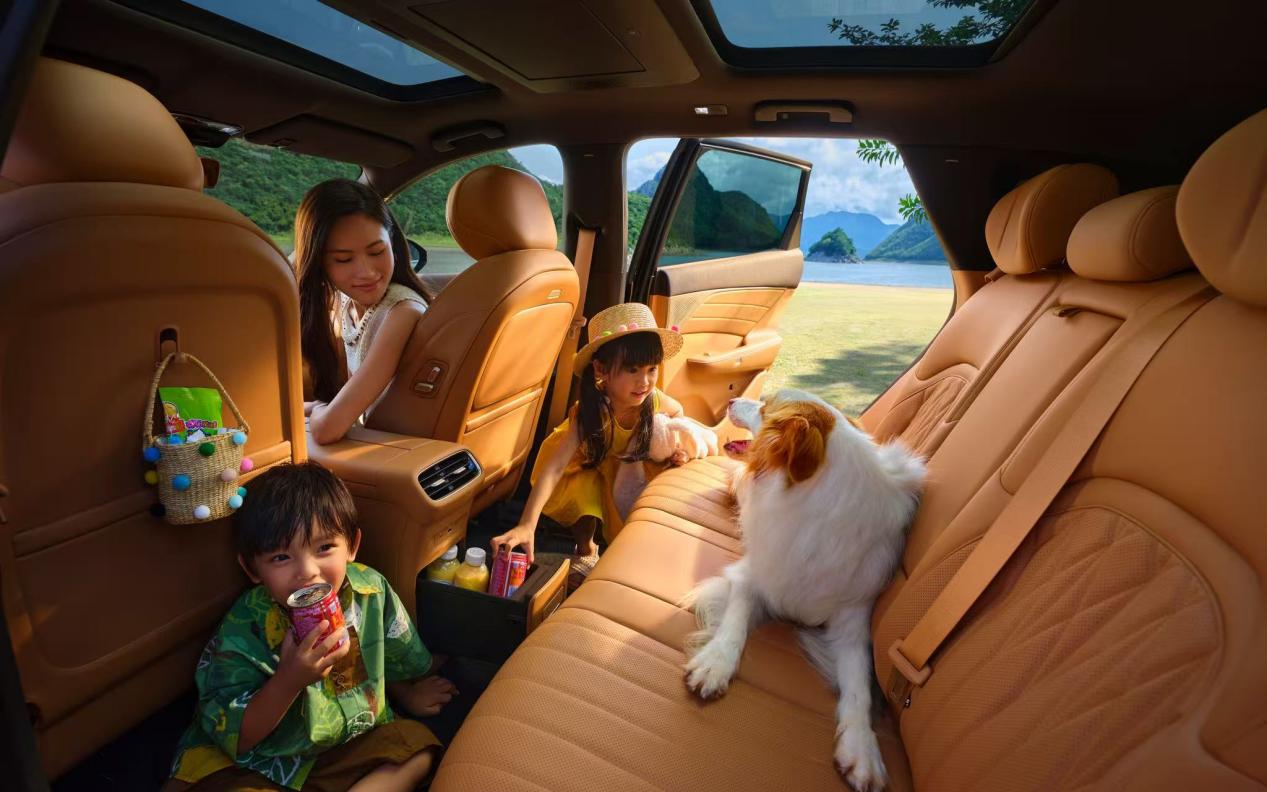 九游娱乐网站：东风新旗舰成都车展上市风神L8限时置换价1139万元起(图5)