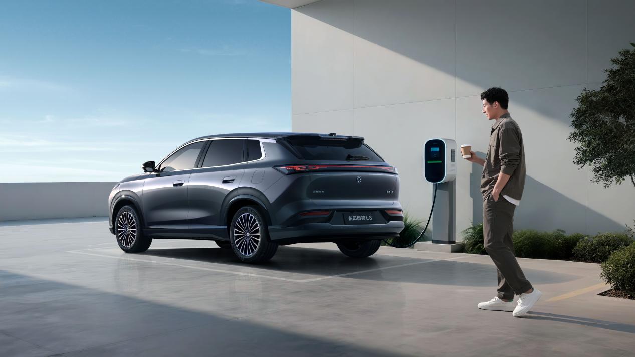 九游娱乐网站：东风新旗舰成都车展上市风神L8限时置换价1139万元起(图6)