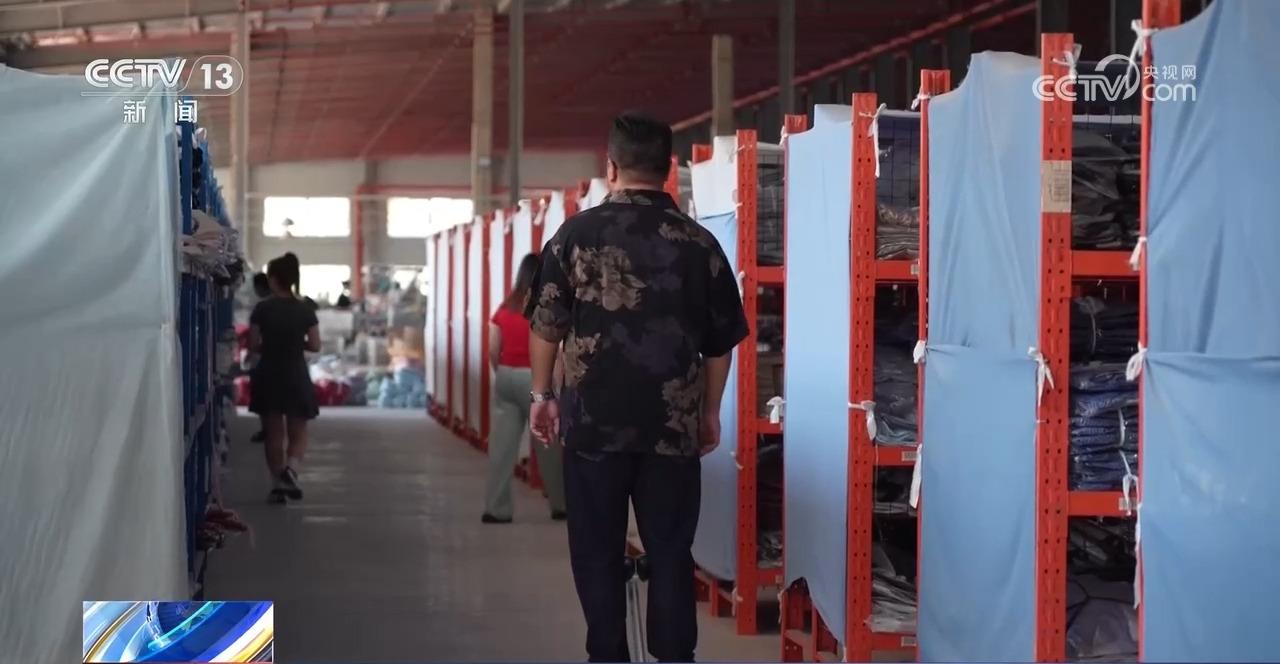 九游娱乐平台：一年卖出超6亿件服装这个城市服装电商产业异军突起(图3)